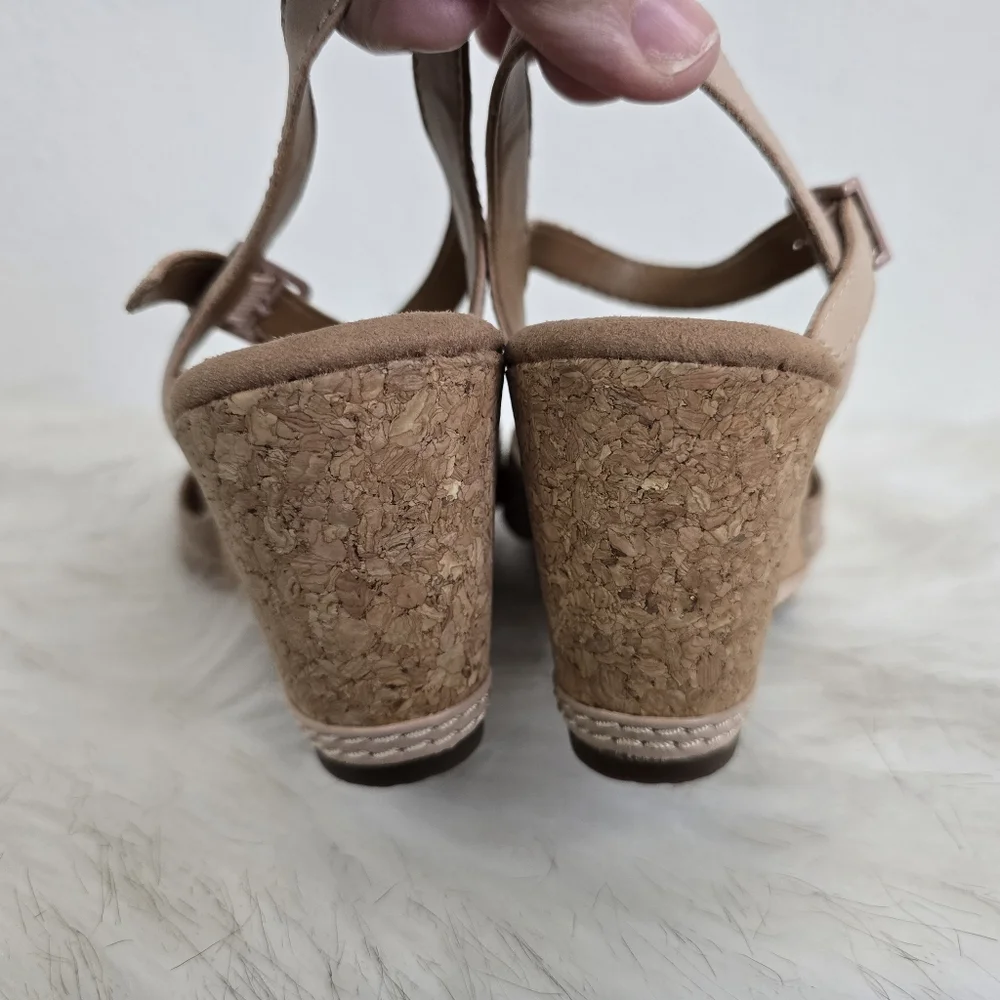 Clarks Helio Latitude Womens Nude Leather Wedge 6